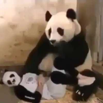 EVLENDİĞİM KADIN MAKYAJINI SİLMİŞTİR .