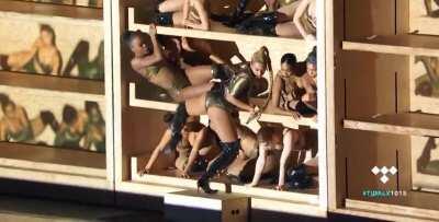 Hinting how to please that booty🍑