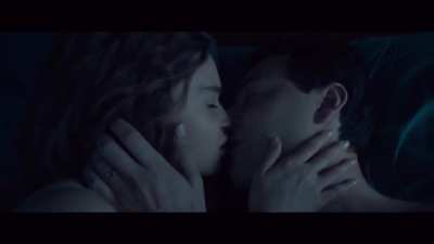 Emilia Clarke sure knows how to kiss