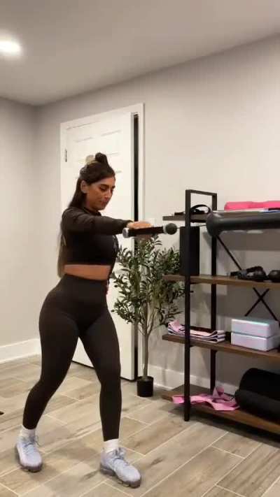 that fat ass will never leave her😮‍💨🍑😍