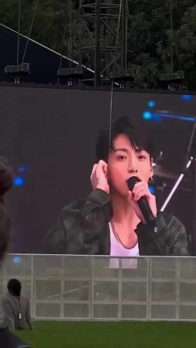 Army records a spoiler from the Global Citizen soundcheck 