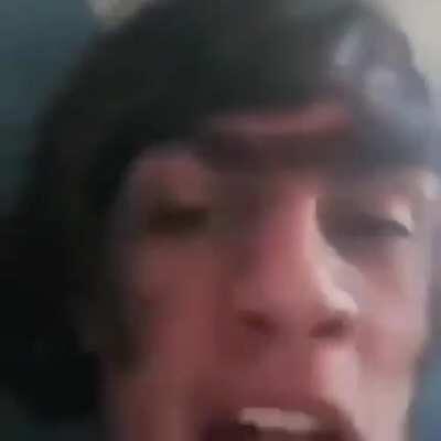 Ween como cuando dices algo que a la gente no le gusto y te empiezan a llegar un vergo de mensajes diciéndote que eres un hijo de perra y que estás pendejo y así