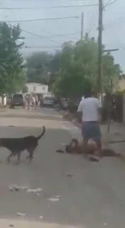 Salta: Quiso robar una moto y los vecinos lo dejaron en pelotas