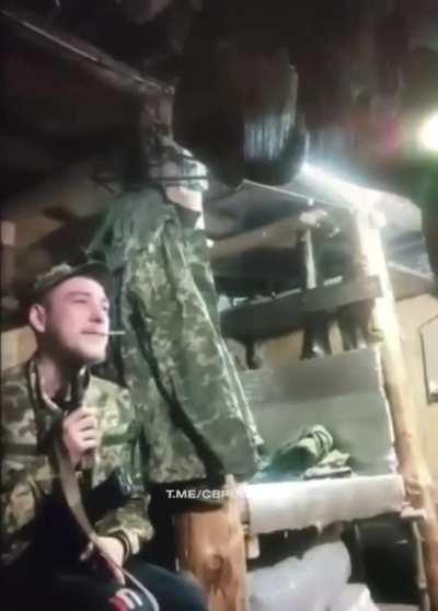 21 + Под Донецком, боец украинской армии пустил себе очередь в голову.