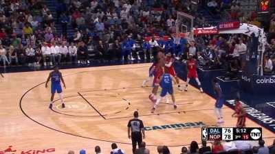 [Highlight] Trey Murphy climbs the ladder to hammer it home and ignite the crowd