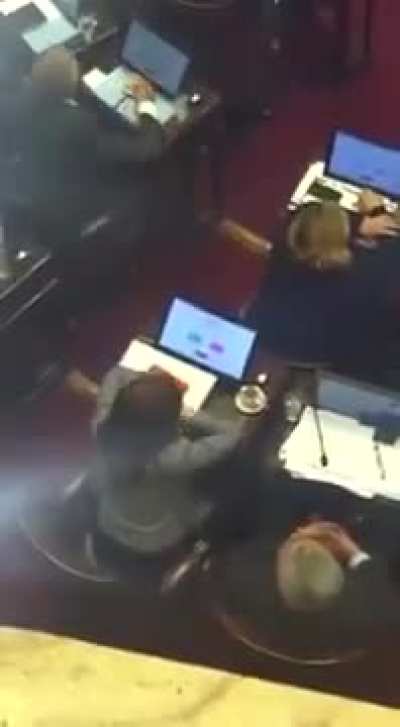 Cristina totalmente CHAD votaba a favor de allanar su propia casa, no encontraron absolutamente NADA, el gobierno de Milei quiere allanar PERIODISTAS para que no se conozcan los audios de la CORRUPCIÓN de su hermana