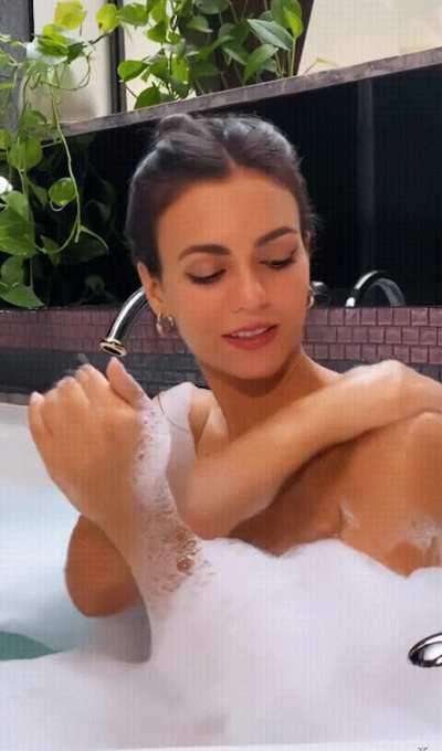 Victoria Justice asks you to join her in the tub