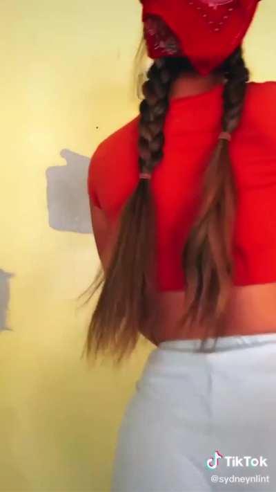 Born to Thot 🍑 @sydneynlint