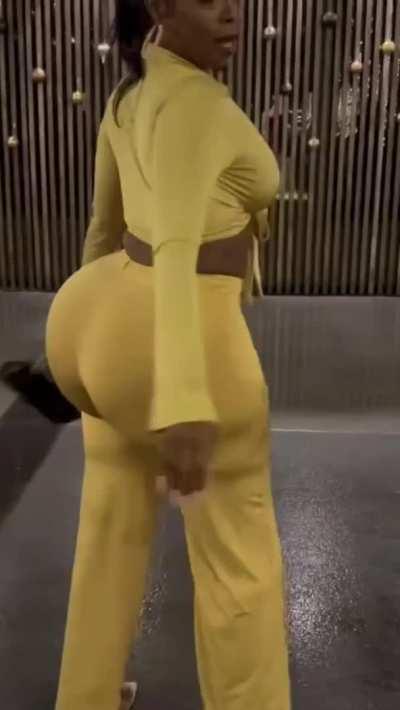 I really love obnoxiously big butts