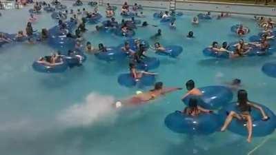 Lifeguard quickly spots and then saves drowning kid at public pool