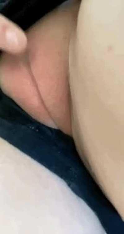 she&rsquo;s a little wet🙈