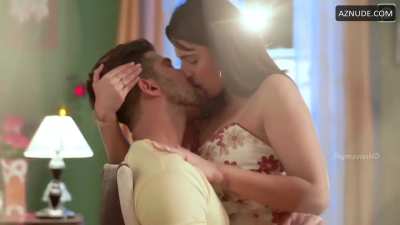 Ayesha Kapoor kiss