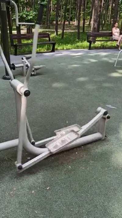 Niewidzialny człowiek na orbitreku 😎😎😎🤯🤯🤯 (poszło seksualnie!!! 😳😳😳😭😭😭)