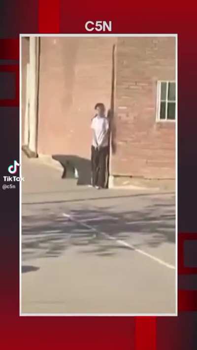 Mendoza: una alumna de 14 años entró armada a su colegio y disparó al menos dos veces