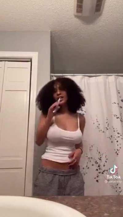 looking for aaliyeezy🙏🏼