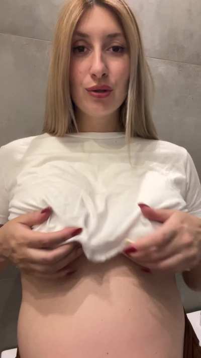 Proof that milfs always have a big suckable titties