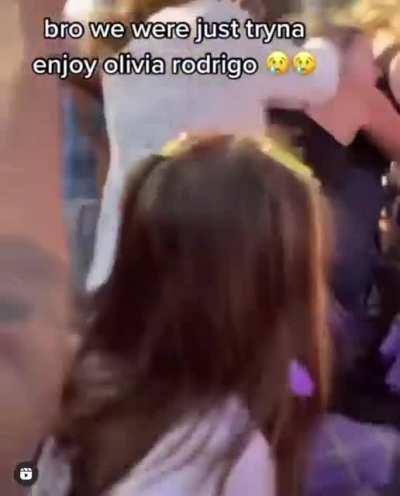 Olivia Rodrigo fans know how to throw it down in the pit