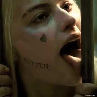 I could watch this gif of Margot all day 😍