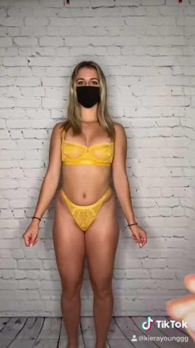 Awww She's so fucking Sexy