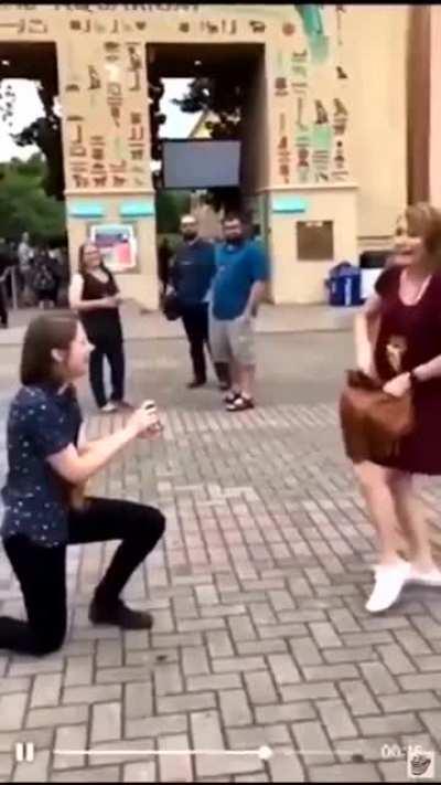 Couple proposes to each other at the same time