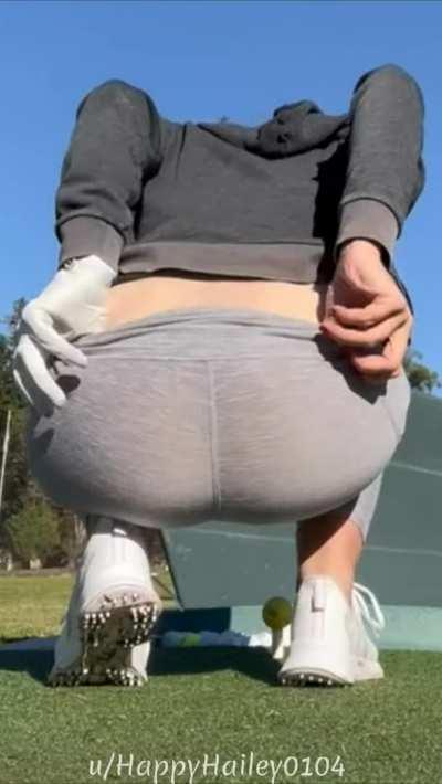 HappyHailey0104 flashes her MILF ass at the driving range