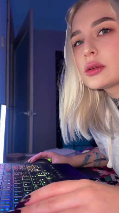 When your snack tries to pause your game😠😋{Vore}