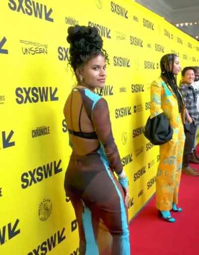 Zazie Beetz @zaziebeetz