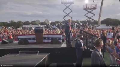 Trump голос голос голос! Moskow!