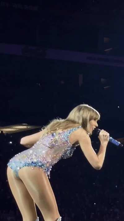 The perfect view of her signature pose