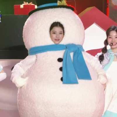 201225 - Sana the snowman
