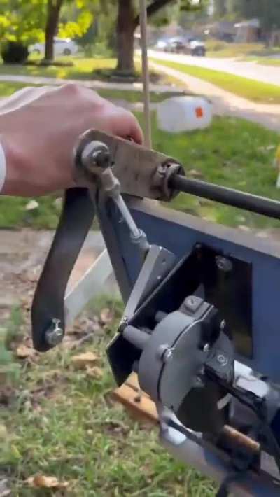 Mechanical engineering hobbyist explains the swinging, headless zombie robot he built using windshield-wiper motors, offset linkages, and precision-timed gearing