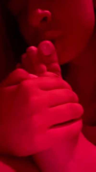 Last night vibes ❤️ wine and toes 🙈