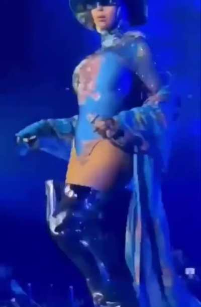 Just Beyonce walking