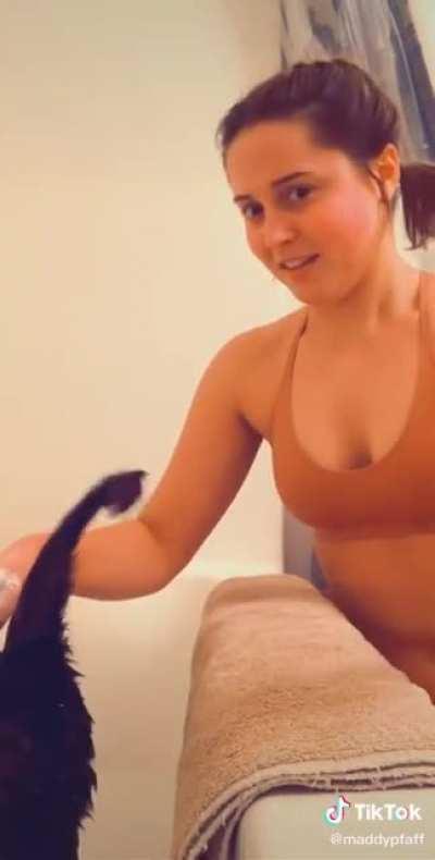 Don’t know if this has been posted here before, but the moment she realizes is hilarious.