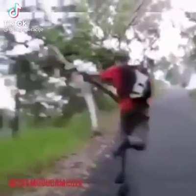 Коги Митко иска да стане копиехвърляч