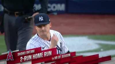 [Highlight] Ohtani crushes a 2-run home run to put the Halos up 2-0 over the Yankees!
