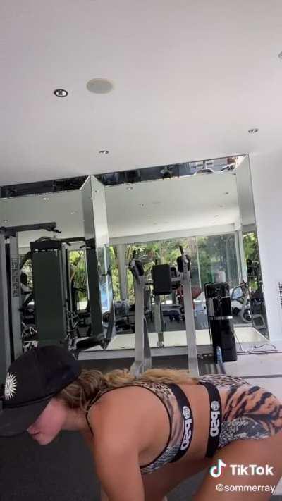 Sommer ray booty shake🍑😍x