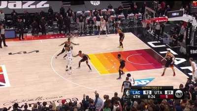 [Highlight] Reggie Jackson silences the Utah crowd with a tough contested shot