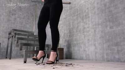 Heels crush