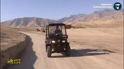 Президент Туркменистана как всегда