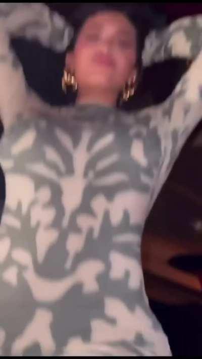 Stassie and kylie showing off there body's 