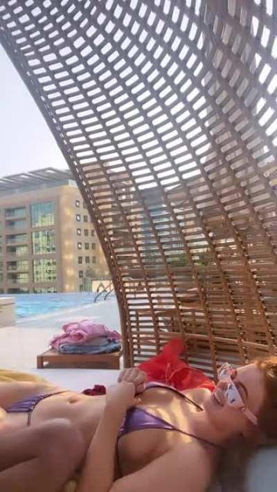 Maisie - elbow to the stomach