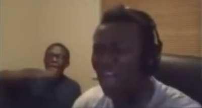 Me and my friend playing cry of fear at 3 am and noticing a zombie