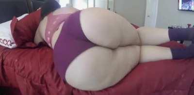 best way to start the week, is with tasty stinky farts from my bootyhole.😋😈