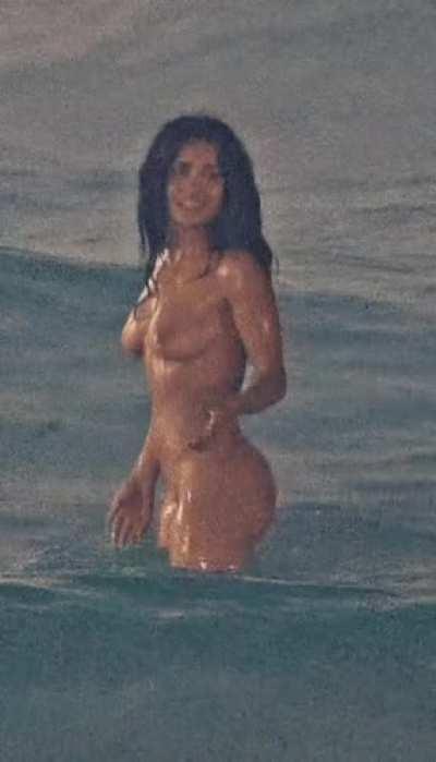 Salma Hayek is the incarnation of perfection 