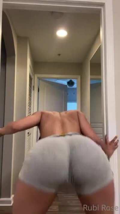 Got a whole new whole of rubi rose jiggly booty ass hundreds of vids moving that phat ass dm if $ ready