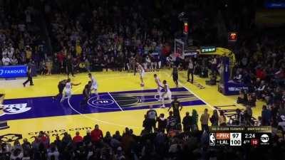 [Highlight] IST Qtr final: KD misses the 3 to tie the game; LeBron hits an insane layup to give him 31 points and the Lakers a 5 point lead with a few minutes remaining