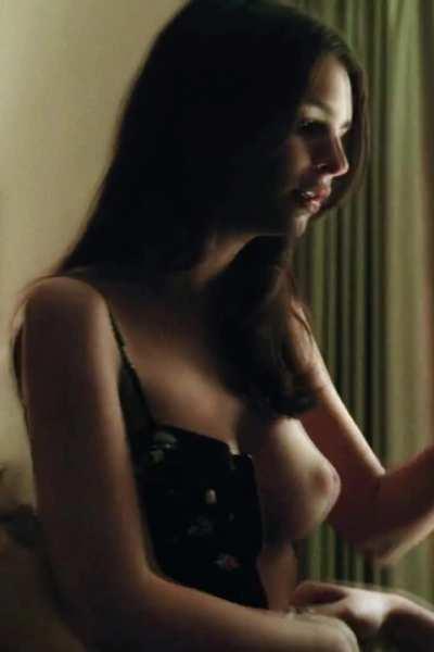 Emily Ratajkowski in Gone Girl