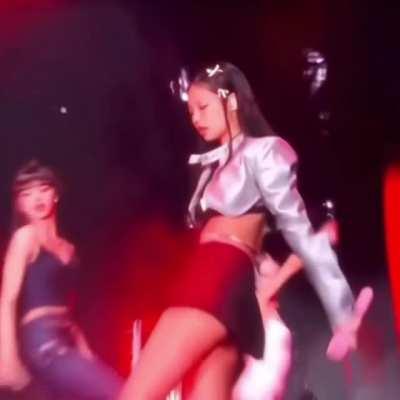 Just my baby feeling herself on stage and I like it when you’re being naughty 👅👅👅