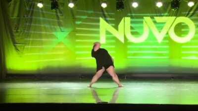 Cuando el gord@ del salón baila